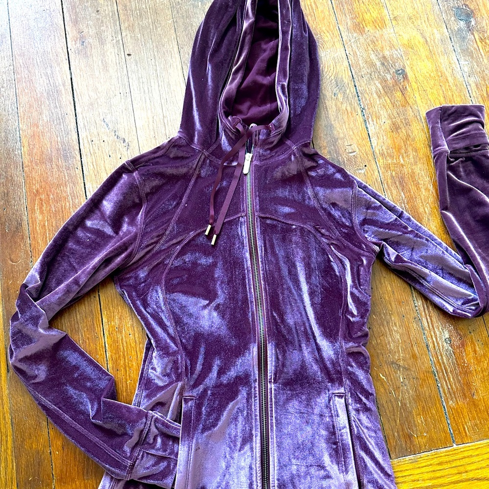 RARE Lululemon, size 6, velvet mauve